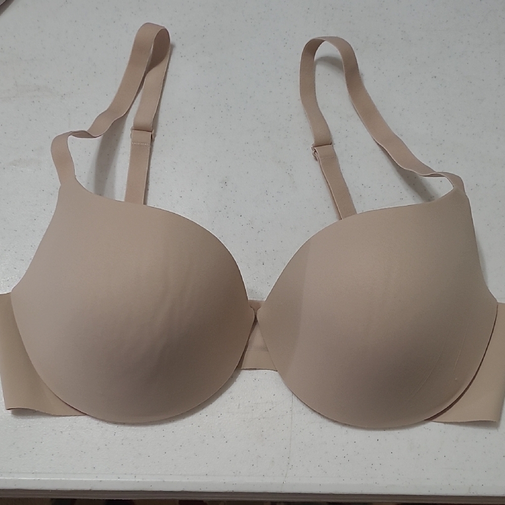 Maidenform Light Beige Underwire Bra size 40C